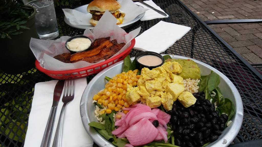 Beer Belly Deli & Pub | restaurant | 510 Westcott St, Syracuse, NY 13210, USA | 3152997533 OR +1 315-299-7533