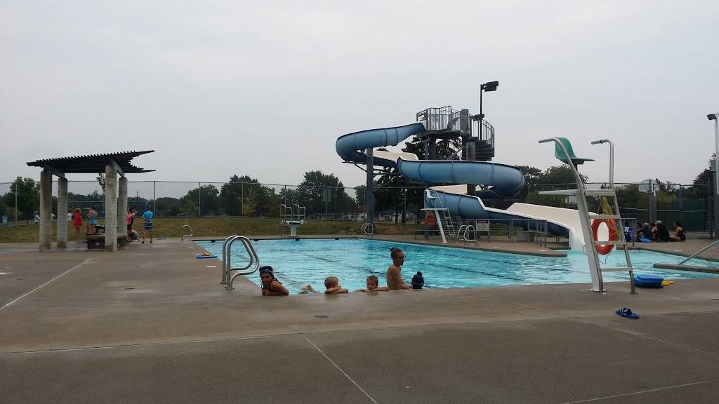 Remington Booster Pool | restaurant | 701 Edinborough St, Windsor, ON N8X 5E9, Canada | 5192556465 OR +1 519-255-6465