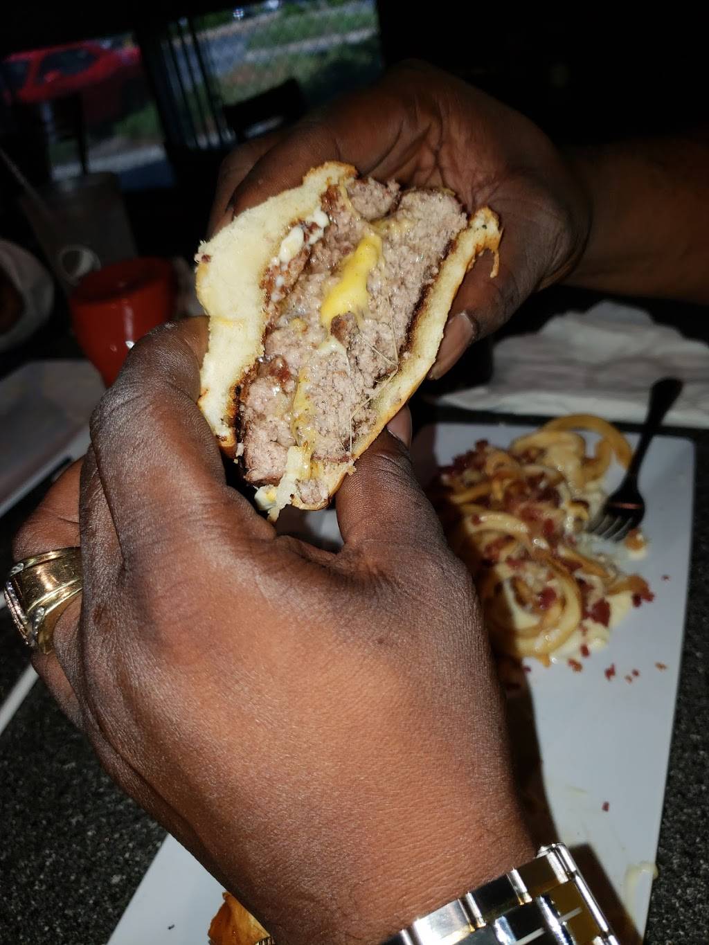 Baumhowers Victory Grille | restaurant | 1001 Doug Baker Blvd #112, Birmingham, AL 35242, USA | 2059955151 OR +1 205-995-5151