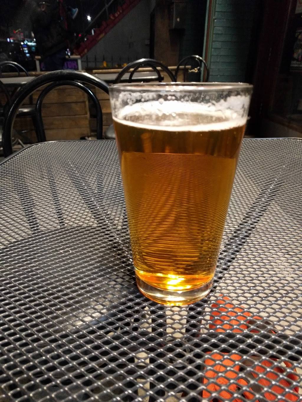 Alligator Lounge | restaurant | 600 Metropolitan Ave, Brooklyn, NY 11211, USA | 7185994440 OR +1 718-599-4440