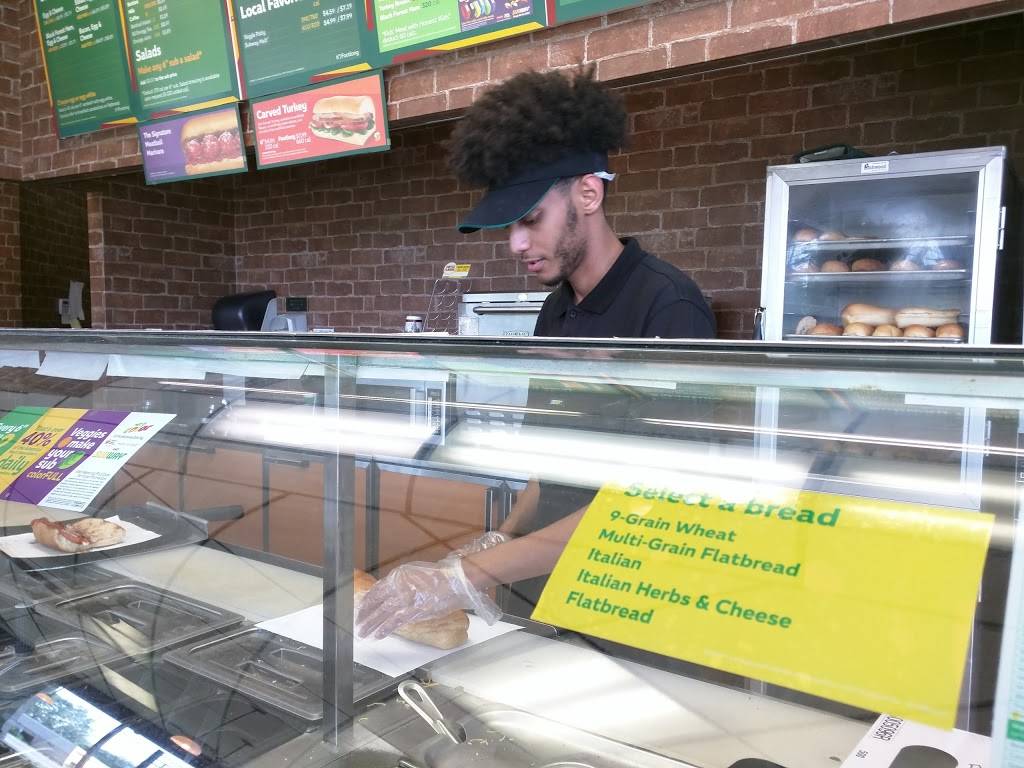 Subway | restaurant | 25 Jackson Industrial Dr, Ann Arbor, MI 48103, USA | 7346626552 OR +1 734-662-6552