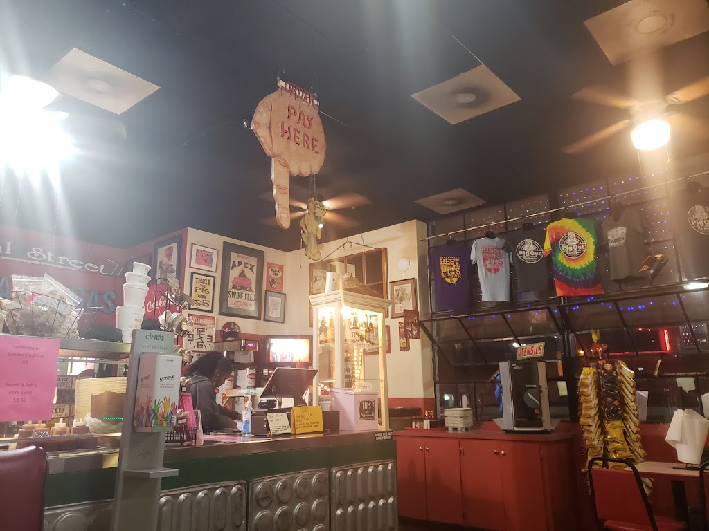 Pig Out Inn Barbecue | restaurant | 116 S Canal St, Natchez, MS 39120, USA | 6014428050 OR +1 601-442-8050