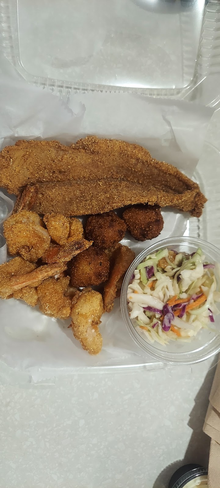 Rays Fish & Shrimp Shack | restaurant | 2800 N Terminal Rd, Houston, TX 77032, USA | 2817676180 OR +1 281-767-6180