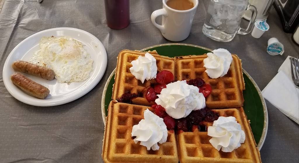 Annette’s Lakeside Country Kitchen | restaurant | 14 James Pl, Bernhards Bay, NY 13028, USA | 3156758091 OR +1 315-675-8091