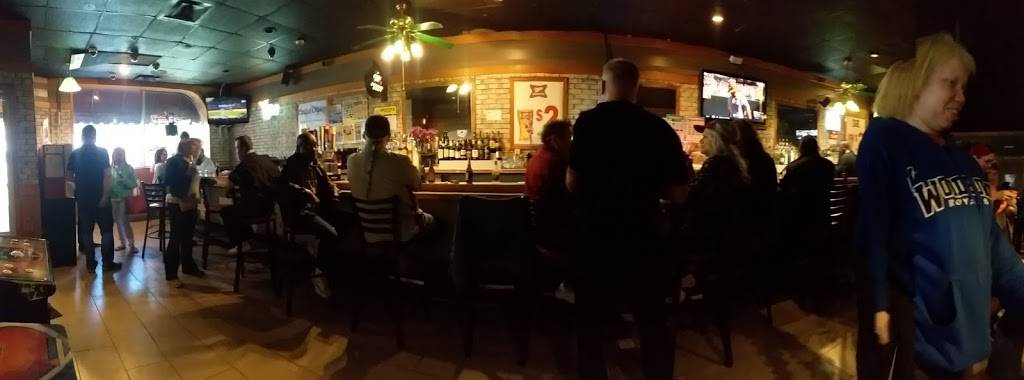 Tracks Bar & Grill | restaurant | 1091 Rice St, St Paul, MN 55104, USA | 6516445502 OR +1 651-644-5502