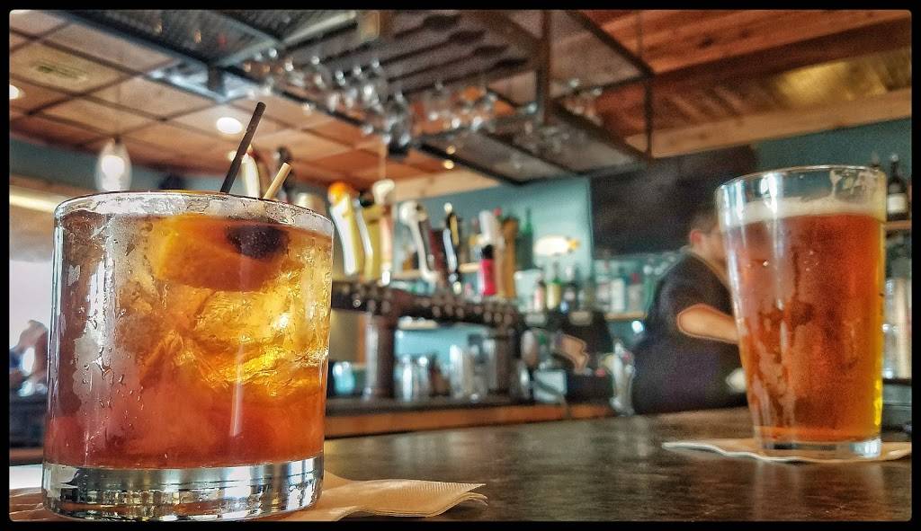 Bartletts Fish Camp | restaurant | 12 On the Lake, Michigan City, IN 46360, USA | 2198799544 OR +1 219-879-9544