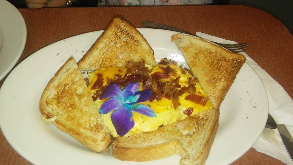 Sally and Bob’s | restaurant | 10 N Main St, West Hartford, CT 06107, USA | 8602365392 OR +1 860-236-5392