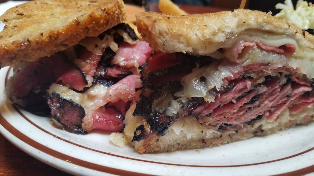 Uncle Bernies Delicatessen | restaurant | 17615 Ventura Blvd, Encino, CA 91316, USA | 8189906346 OR +1 818-990-6346