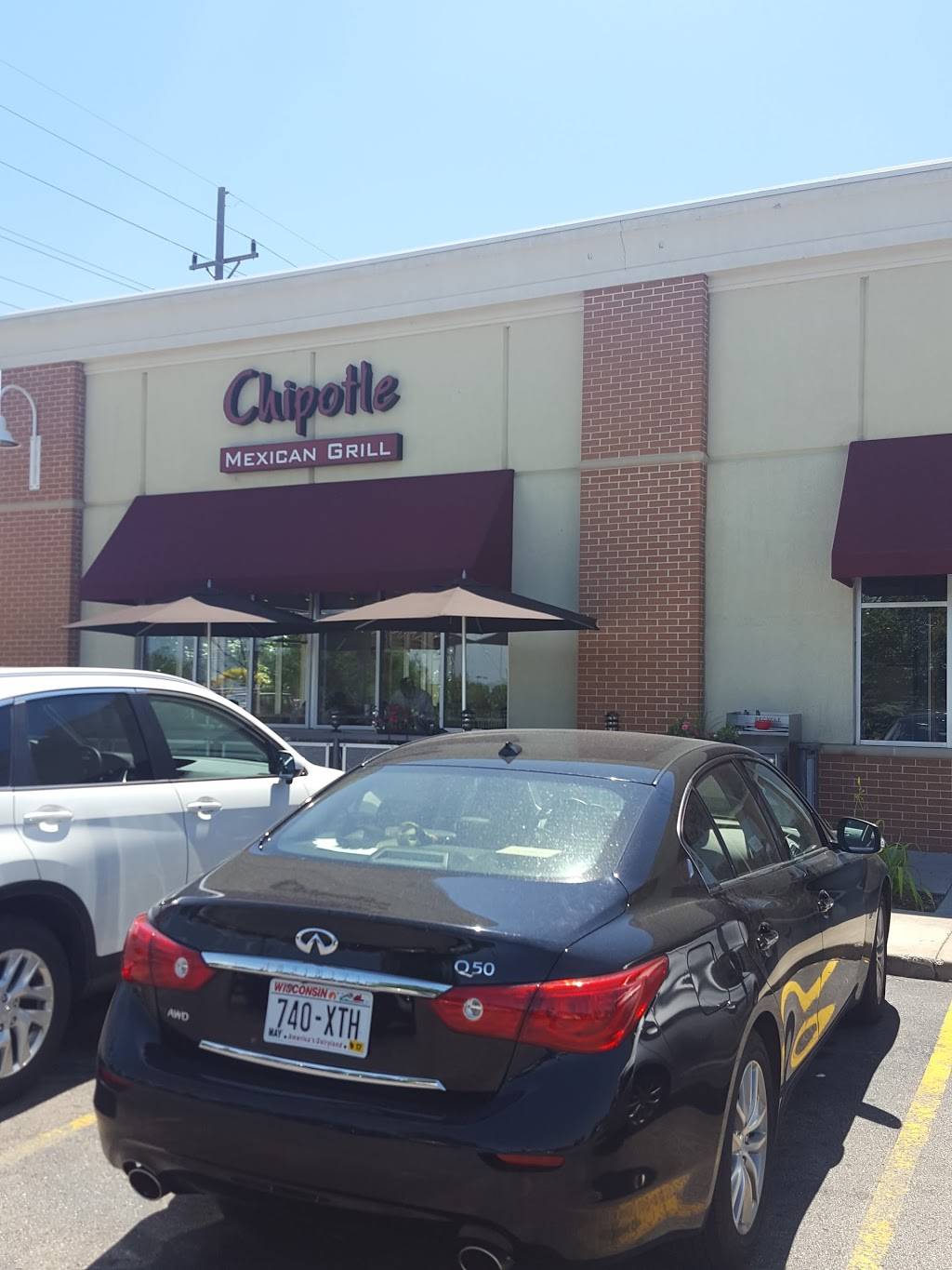 Chipotle Mexican Grill | restaurant | 3705 N 124th St Ste 200, Brookfield, WI 53005, USA | 2627813692 OR +1 262-781-3692