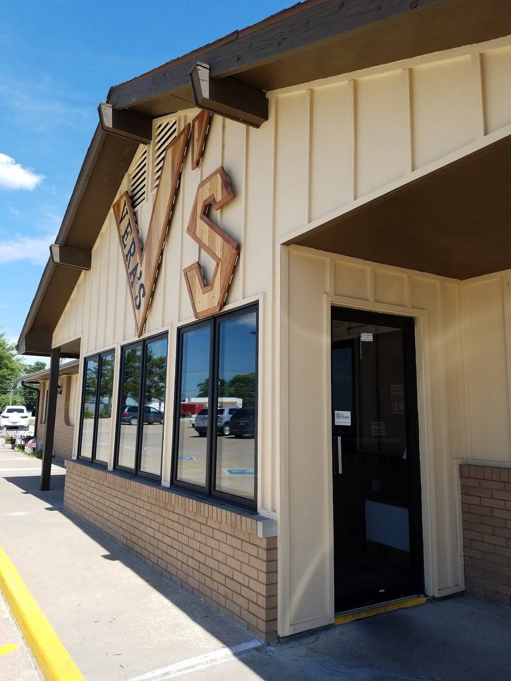 Vs Restaurant & Brewpub | restaurant | 3461 Main St, Keokuk, IA 52632, USA | 3193138384 OR +1 319-313-8384