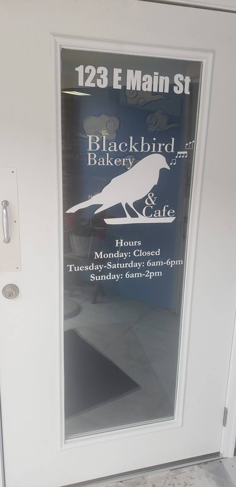 Blackbird Bakery & Cafe | restaurant | 123 E Main St, Staunton, IL 62088, USA | 6186352288 OR +1 618-635-2288