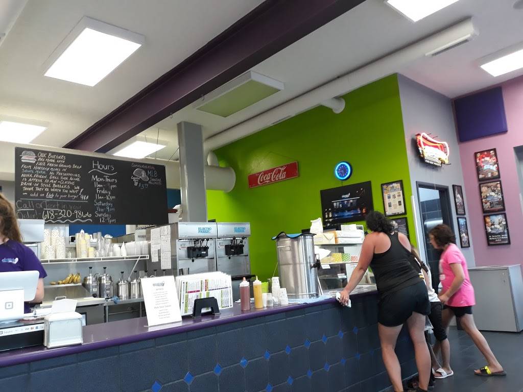 Chilly Willys Ice Creams | restaurant | 416 E Main St, Olney, IL 62450, USA | 6183209866 OR +1 618-320-9866