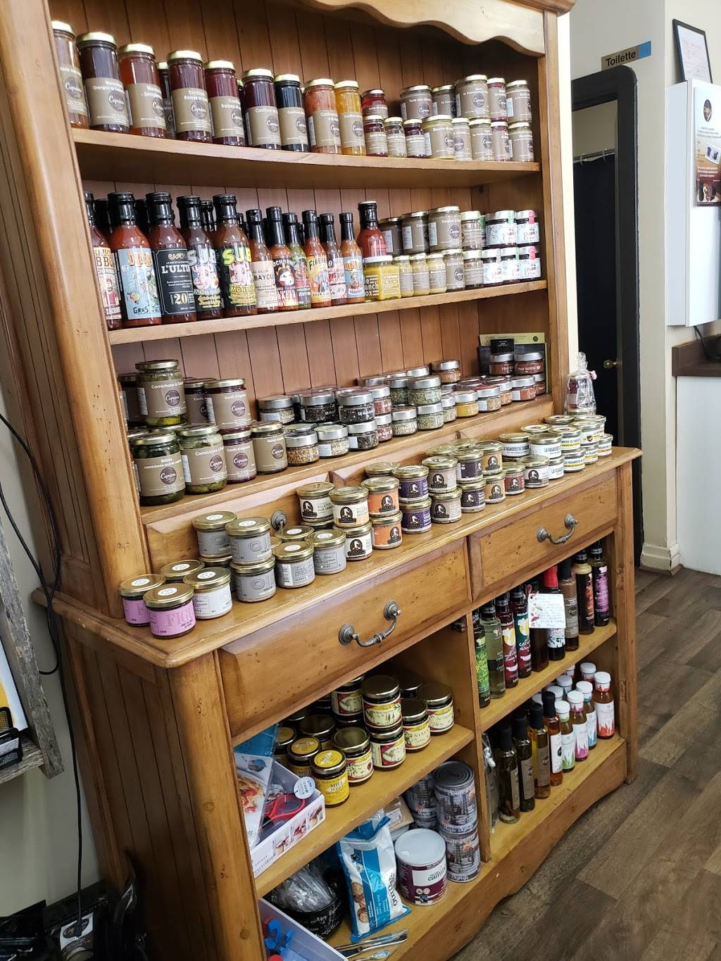 Les Caprices dAlice - Café Castelo 1av. | cafe | 2909 1re Ave, Québec, QC G1L 3P2, Canada | 4186229785 OR +1 418-622-9785