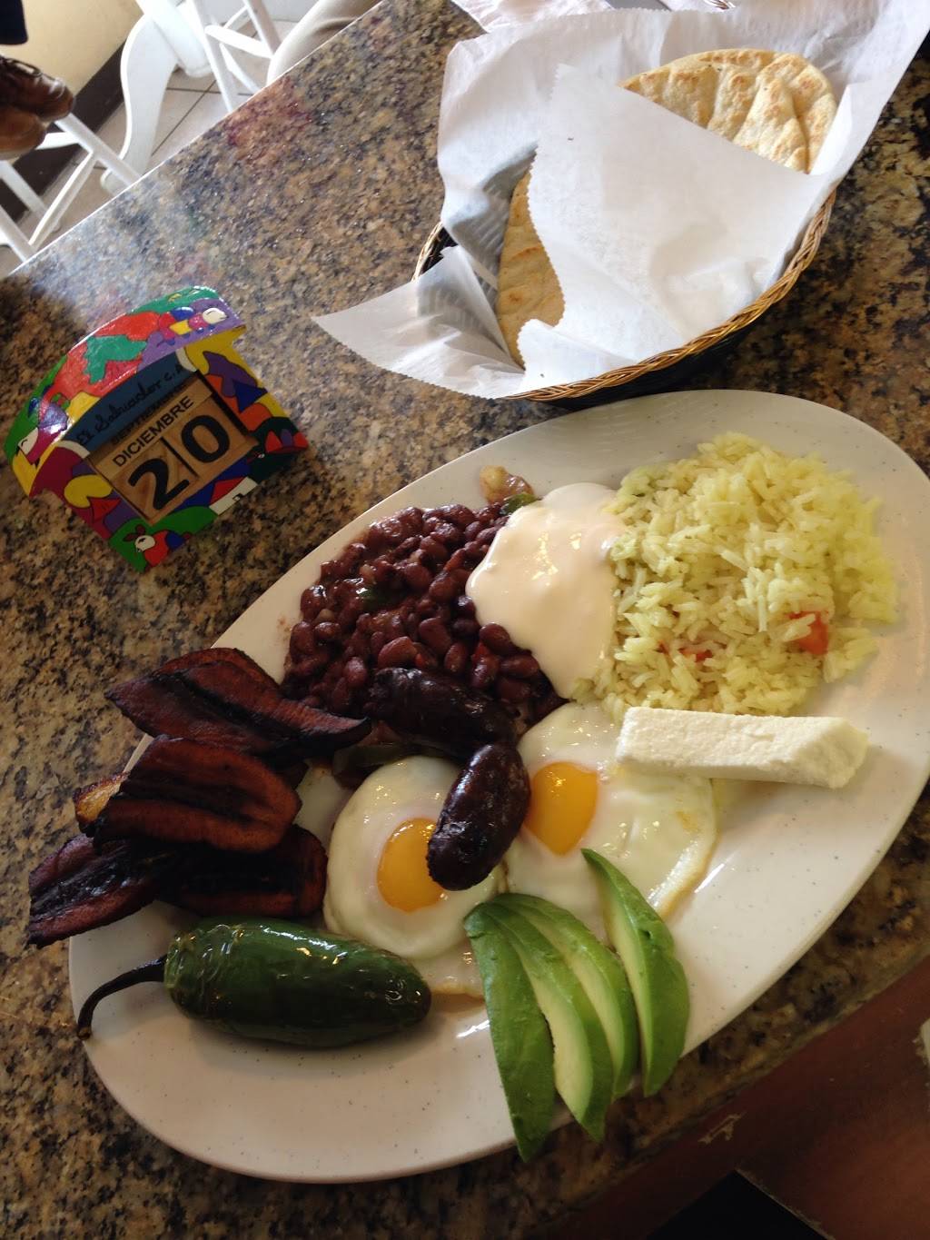 Las Pupusas Mama Lita | restaurant | 1450 N Santa Fe Ave, Vista, CA 92083, USA | 7609419197 OR +1 760-941-9197