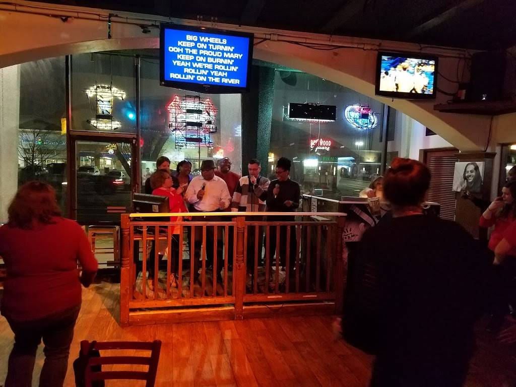 Double D Karaoke | restaurant | 1740 S Brentwood Blvd, Brentwood, MO 63144, USA | 3149615646 OR +1 314-961-5646