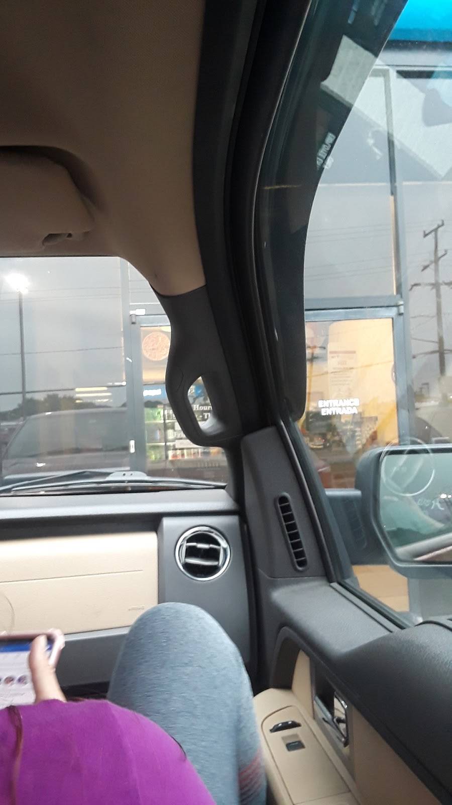 Pizza Hut | restaurant | 7611 Richmond Hwy #105, Alexandria, VA 22306, USA | 7037650101 OR +1 703-765-0101