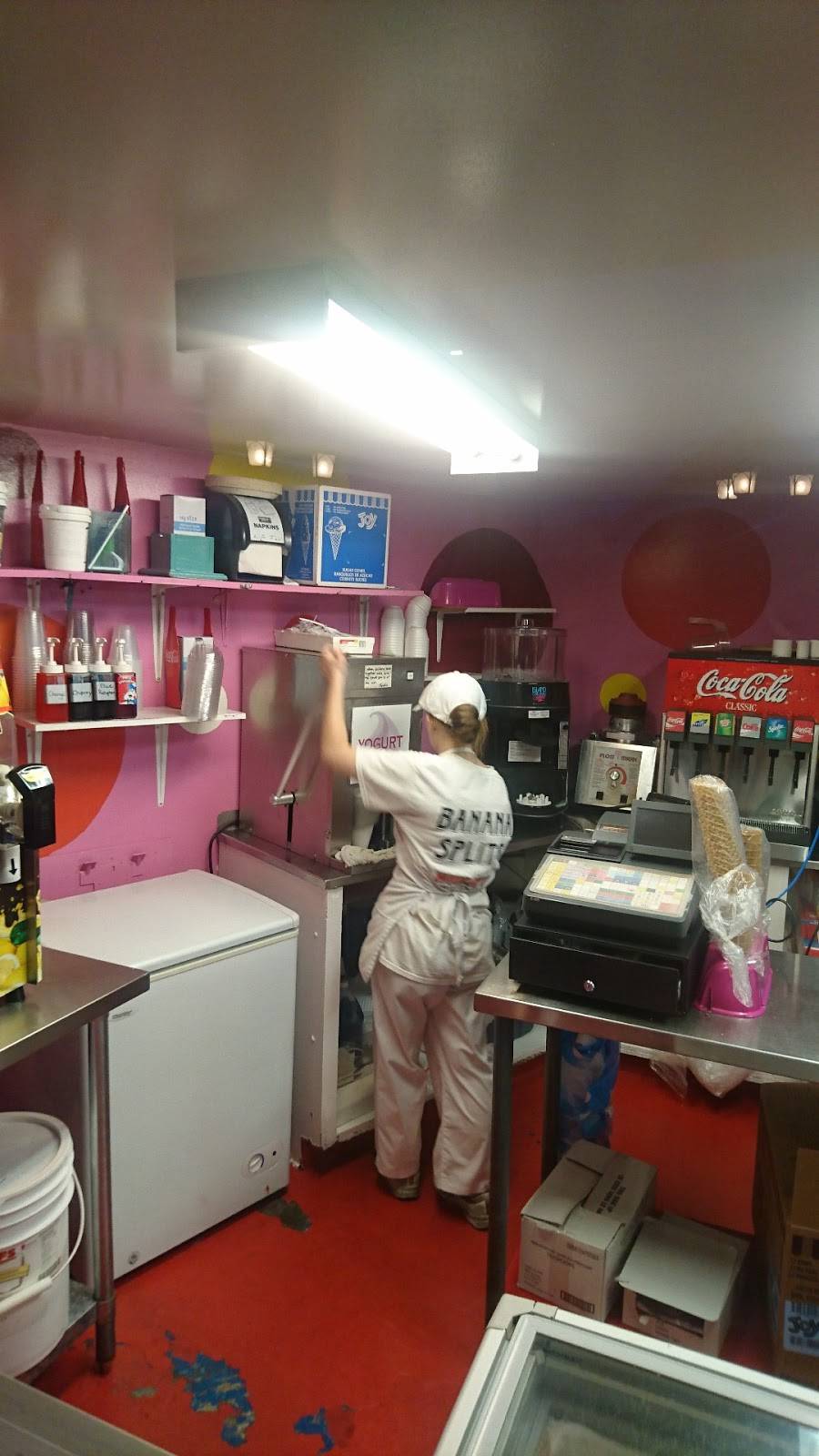 Willies | restaurant | 6 St George St, Port Dover, ON N0A 1N0, Canada | 5195833687 OR +1 519-583-3687