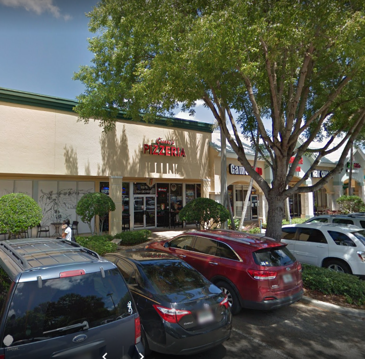 Giannas Pizza Center | restaurant | 6975 W Broward Blvd, Plantation, FL 33317, USA | 9545836009 OR +1 954-583-6009