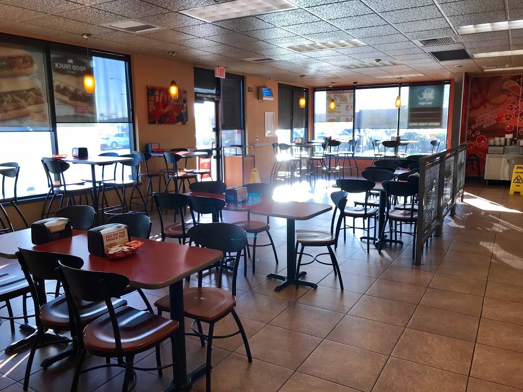 Jack in the Box | restaurant | 3500 E Philadelphia St, Ontario, CA 91761, USA | 9099235966 OR +1 909-923-5966