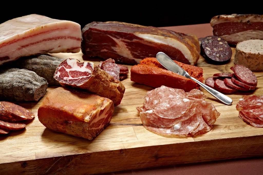 Red Apron | restaurant | 8298 Glass Alley, Fairfax, VA 22031, USA | 7036763550 OR +1 703-676-3550