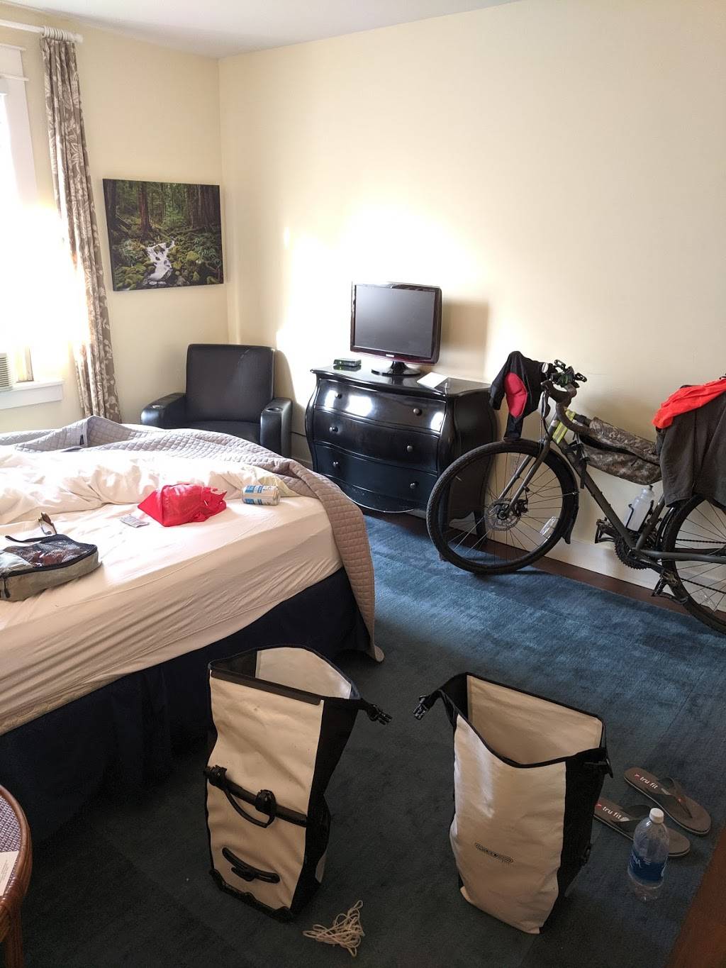 The Roadhouse Restaurant and Inn | restaurant | 4200 Preston-Fall City Rd SE, Fall City, WA 98024, USA | 4252224800 OR +1 425-222-4800