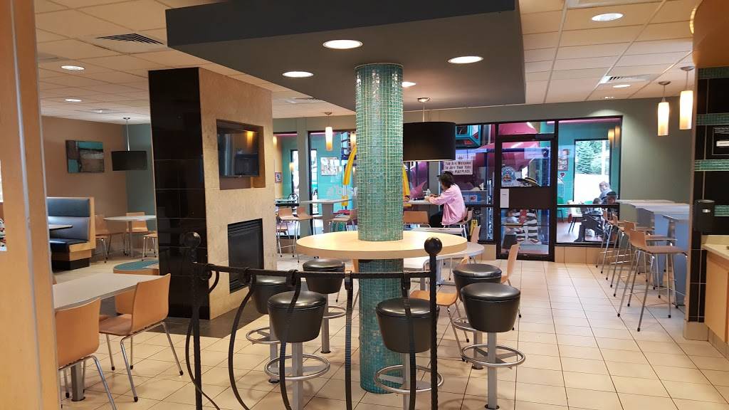 McDonalds | cafe | 4550 S 108th St, Greenfield, WI 53228, USA | 4144257206 OR +1 414-425-7206