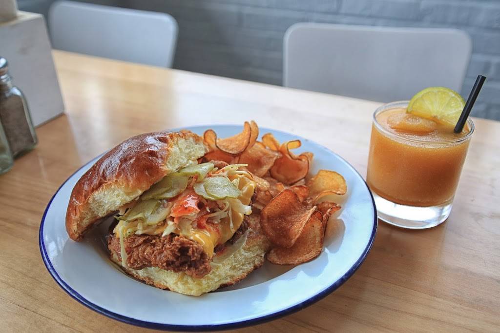 Parsons Chicken & Fish | restaurant | 2952 W Armitage Ave, Chicago, IL 60647, USA | 7733843333 OR +1 773-384-3333