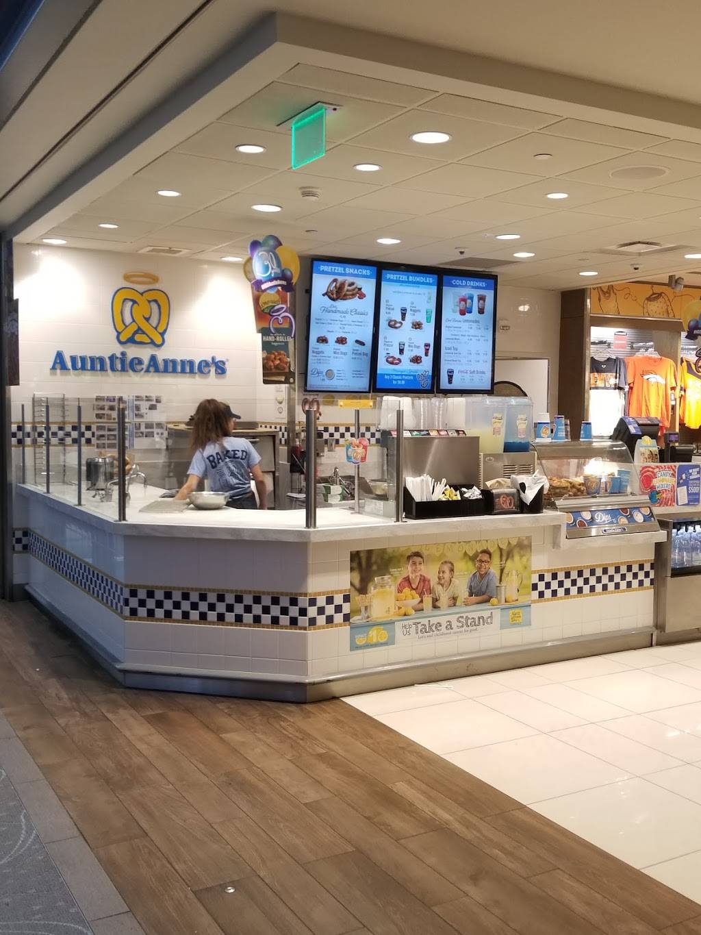 Auntie Annes | restaurant | 8500 Peña Blvd, Denver, CO 80249, USA | 7203252997 OR +1 720-325-2997