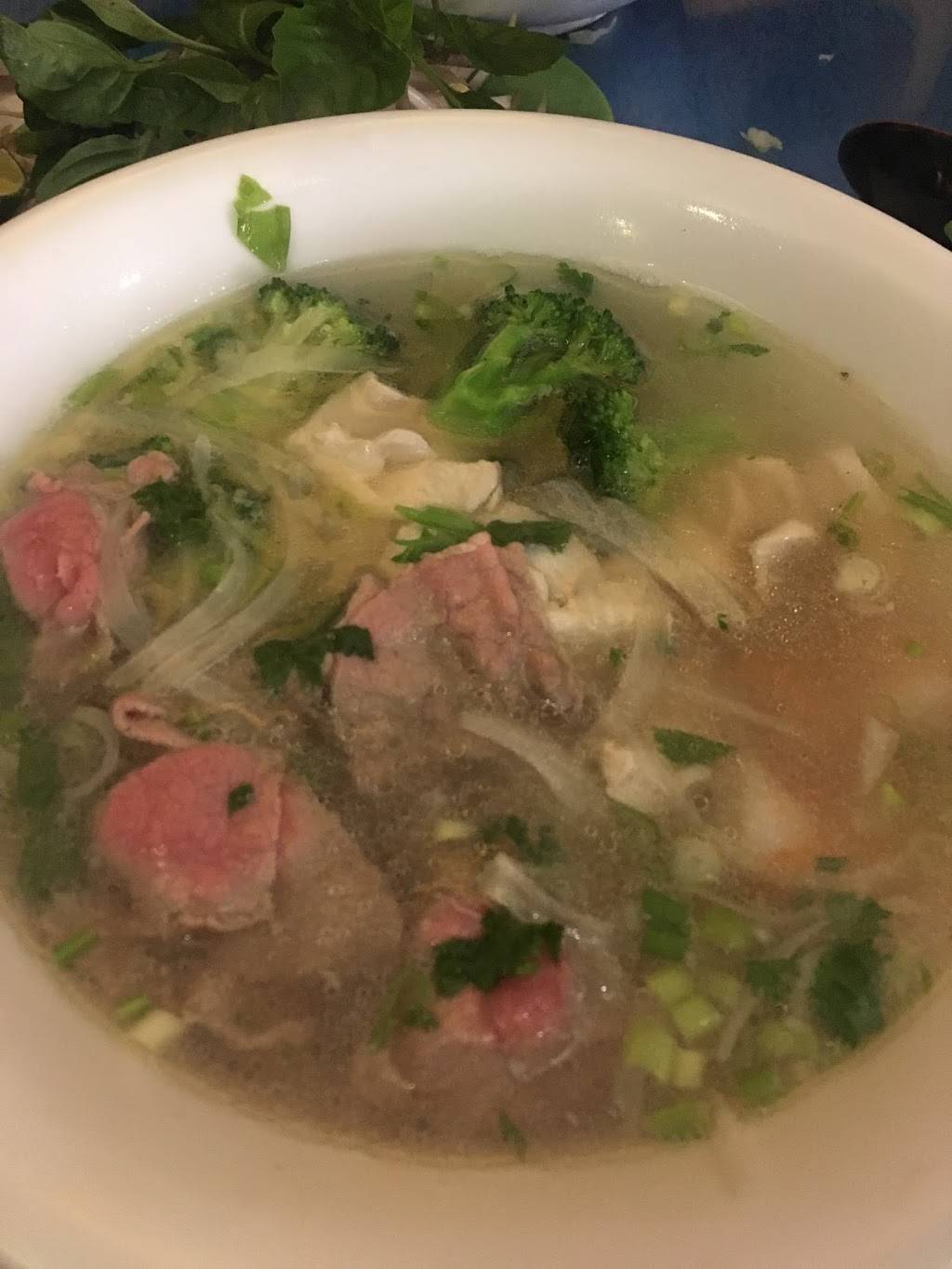 Ha noi 4 seasons | restaurant | 12 Lebreton St N, Ottawa, ON K1R 7H2, Canada | 6135651000 OR +1 613-565-1000