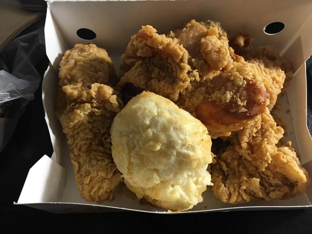 Churchs Chicken | restaurant | 16100 Livernois, Detroit, MI 48221, USA | 3138639413 OR +1 313-863-9413