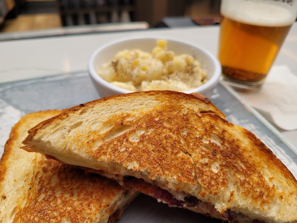 Iron & Ale Bistro | restaurant | 3405 Candlers Mountain Rd, Lynchburg, VA 24502, USA | 4344550230 OR +1 434-455-0230