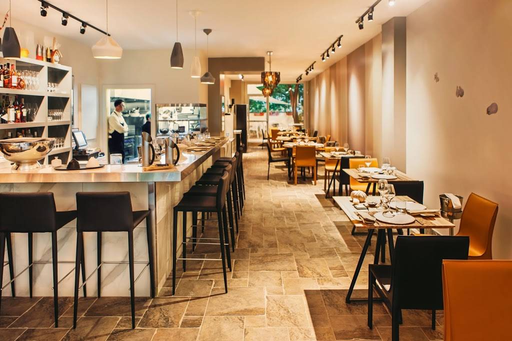 Chez Sophie | restaurant | 1974 Rue Notre-Dame Ouest, Montréal, QC H3J 1M8, Canada | 4383802365 OR +1 438-380-2365