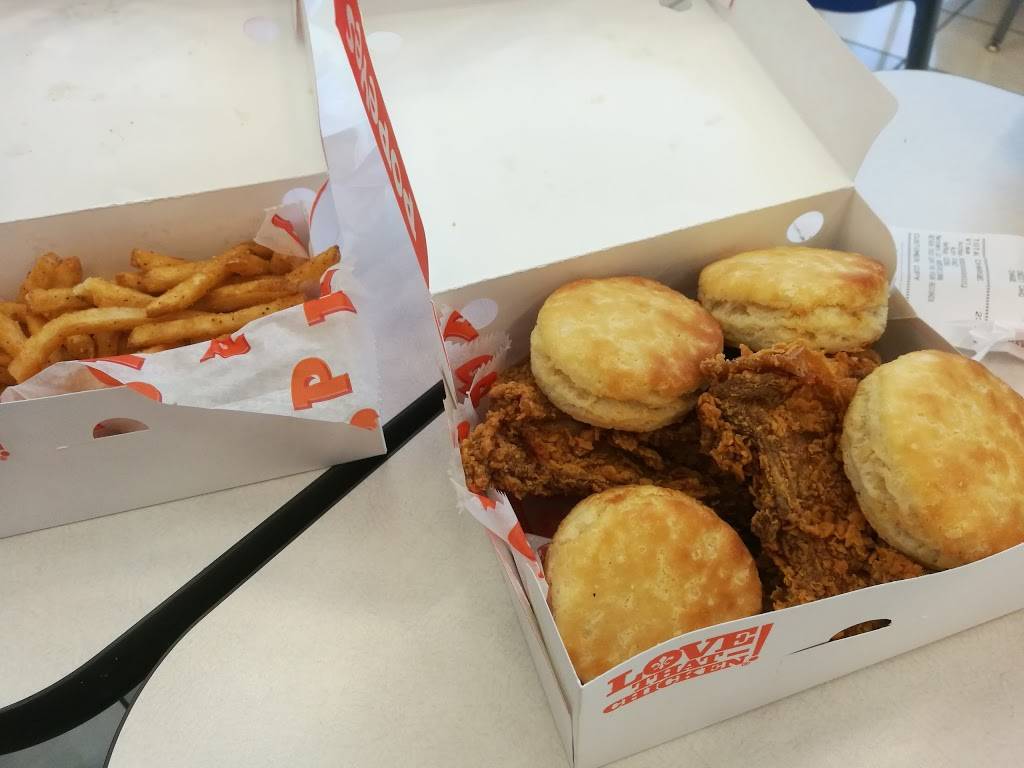 Popeyes Louisiana Kitchen | restaurant | Philadelphia Intl Airport - 8800 Essington Ave Terminal C, Space C12A, Philadelphia, PA 19153, USA | 2154921142 OR +1 215-492-1142