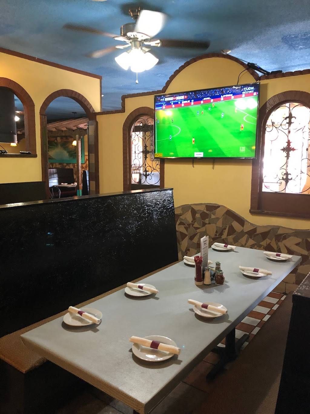 Varietes house | restaurant | 1386 Dolly Parton Pkwy, Sevierville, TN 37862, USA | 8653661302 OR +1 865-366-1302