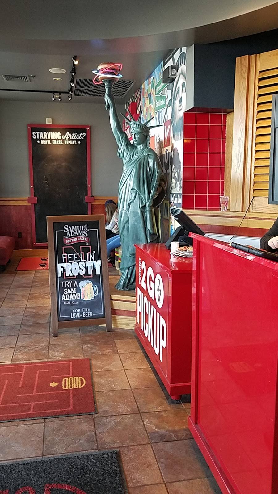 Red Robin Gourmet Burgers and Brews | restaurant | 2707 Pine Lake Rd, Lincoln, NE 68516, USA | 4024218600 OR +1 402-421-8600