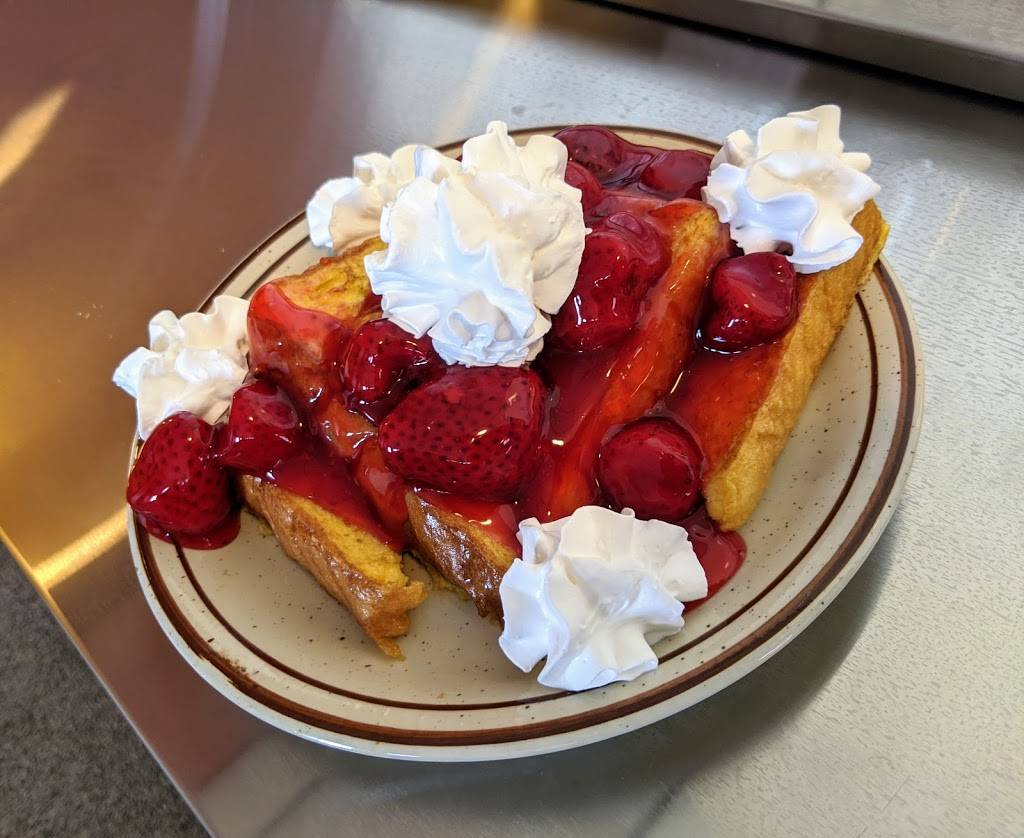 Noras Cafe | restaurant | 6424 US-12, Elkhorn, WI 53121, USA | 2627422075 OR +1 262-742-2075