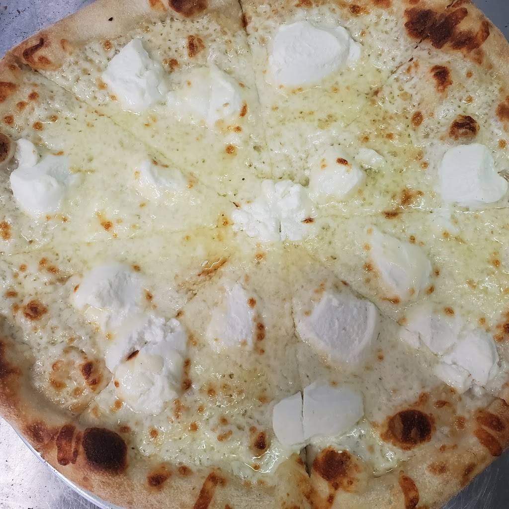 Feelin Saucy Pizzeria | restaurant | 1270 N Wickham Rd Suite 46, Melbourne, FL 32935, USA | 3216108336 OR +1 321-610-8336