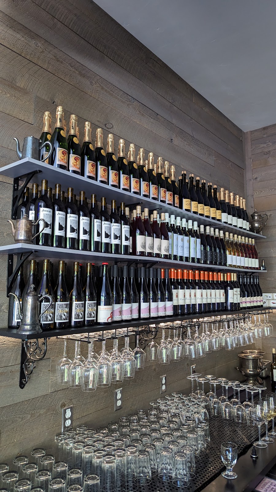 The Nook Bistro & Wine Bar | restaurant | 3610 McKinley Blvd, Sacramento, CA 95816, USA | 9162284065 OR +1 916-228-4065