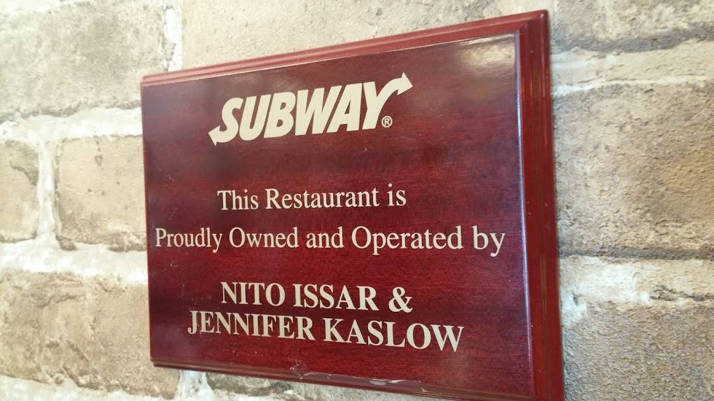 Subway | meal takeaway | 30365 SE High Point Way, Preston, WA 98050, USA | 4252223888 OR +1 425-222-3888