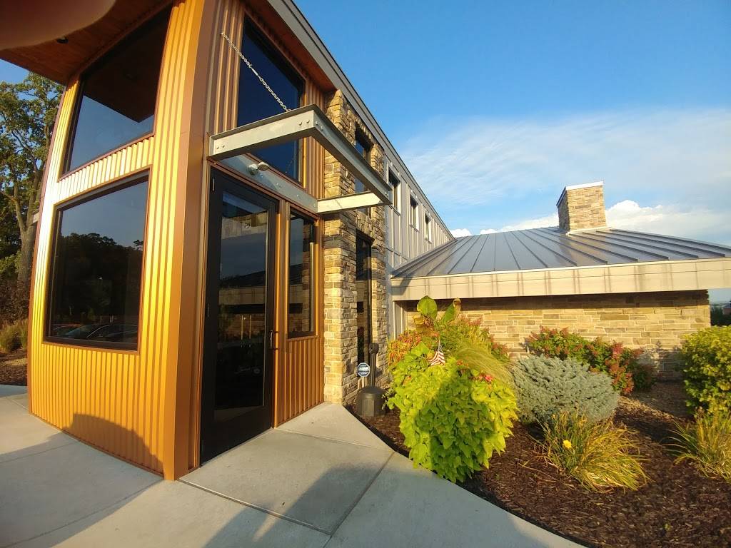 TJs Harbor Restaurant | restaurant | 7098 S, US-45, Oshkosh, WI 54902, USA | 9206889047 OR +1 920-688-9047