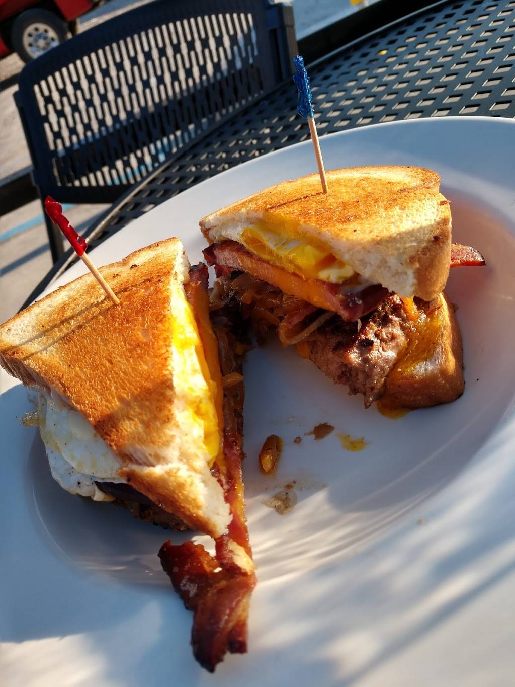 Mikes Hole in the Wall | restaurant | 535 Cherokee Blvd, Chattanooga, TN 37405, USA | 4234755259 OR +1 423-475-5259