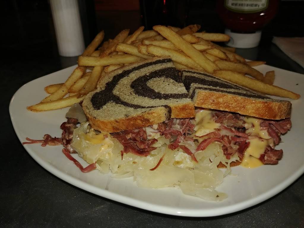 Riverpark Pub and Eatery | restaurant | 2 Main St, Parkville, MO 64152, USA | 8168595352 OR +1 816-859-5352