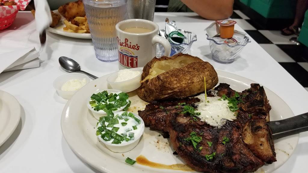 Richies Real American Diner | restaurant | 32150 Temecula Pkwy, Temecula, CA 92592, USA | 9513021448 OR +1 951-302-1448