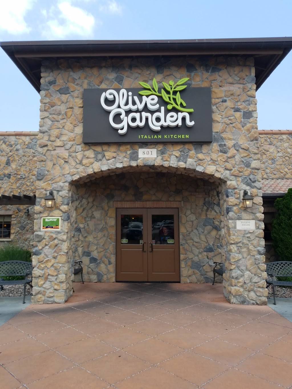 Olive Garden Italian Restaurant | meal takeaway | 801 NE Coronado Dr, Blue Springs, MO 64014, USA | 8162243093 OR +1 816-224-3093