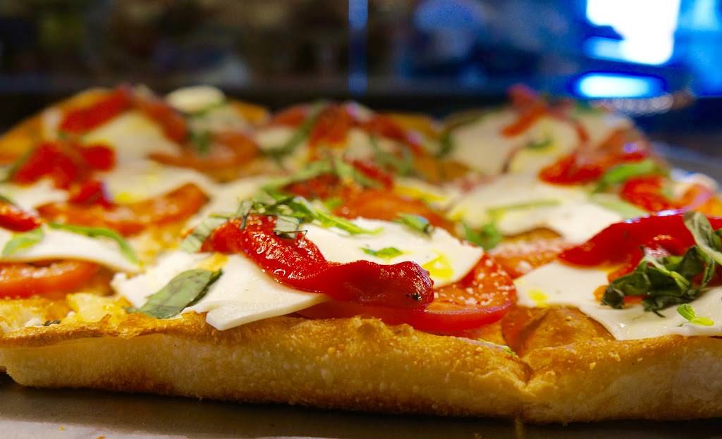 Bellagio Pizzeria Restaurant & Catering | restaurant | 211 Airport Plaza Blvd, Farmingdale, NY 11735, USA | 6317778282 OR +1 631-777-8282