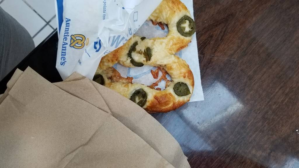 Auntie Annes | cafe | 2800 N Main St Space 702, Santa Ana, CA 92701, USA | 7145419396 OR +1 714-541-9396