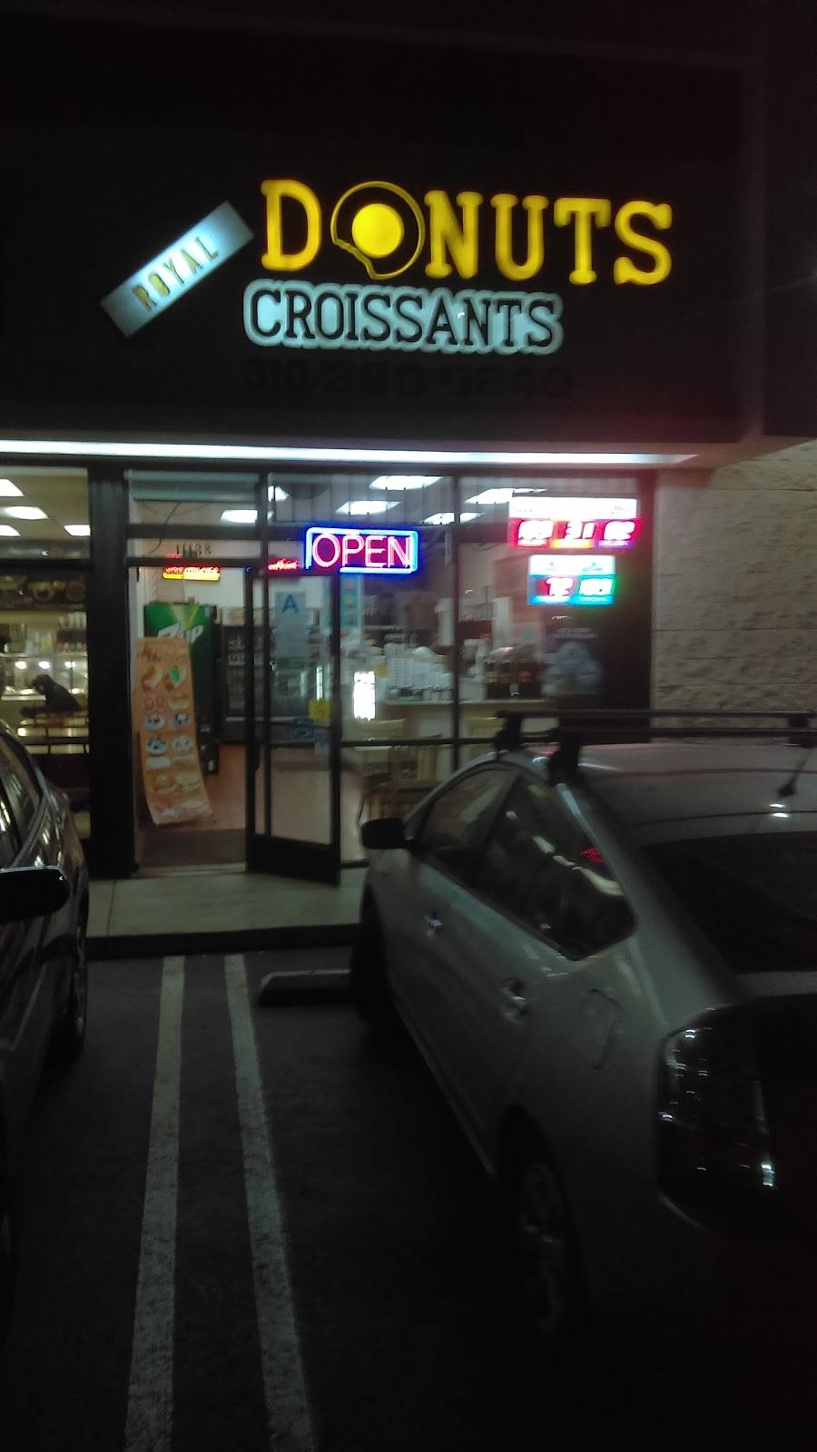 Royal Donuts | bakery | 11138 Palms Blvd, Los Angeles, CA 90034, USA | 3103900840 OR +1 310-390-0840