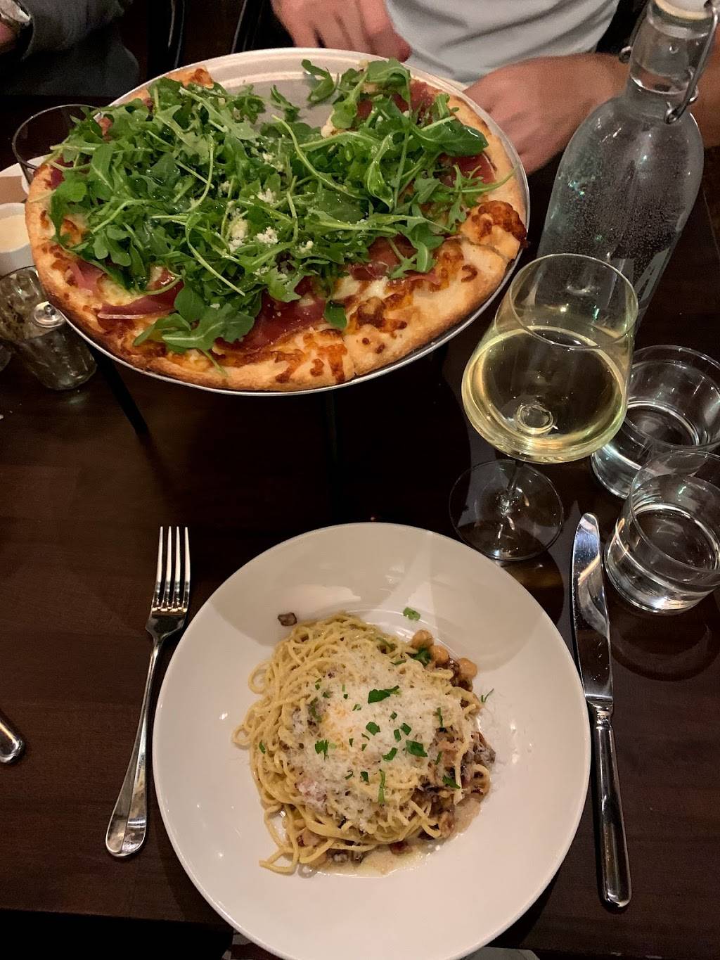 Mino’s | restaurant | 985 Green Bay Rd, Winnetka, IL 60093, USA | 8473866053 OR +1 847-386-6053