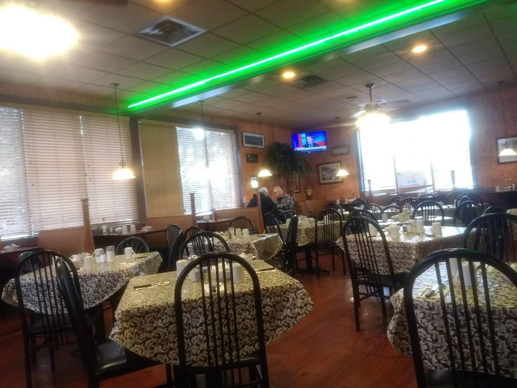 Lunas Family Restaurant | restaurant | 33 W Aurora Rd, Northfield, OH 44067, USA | 3304670282 OR +1 330-467-0282