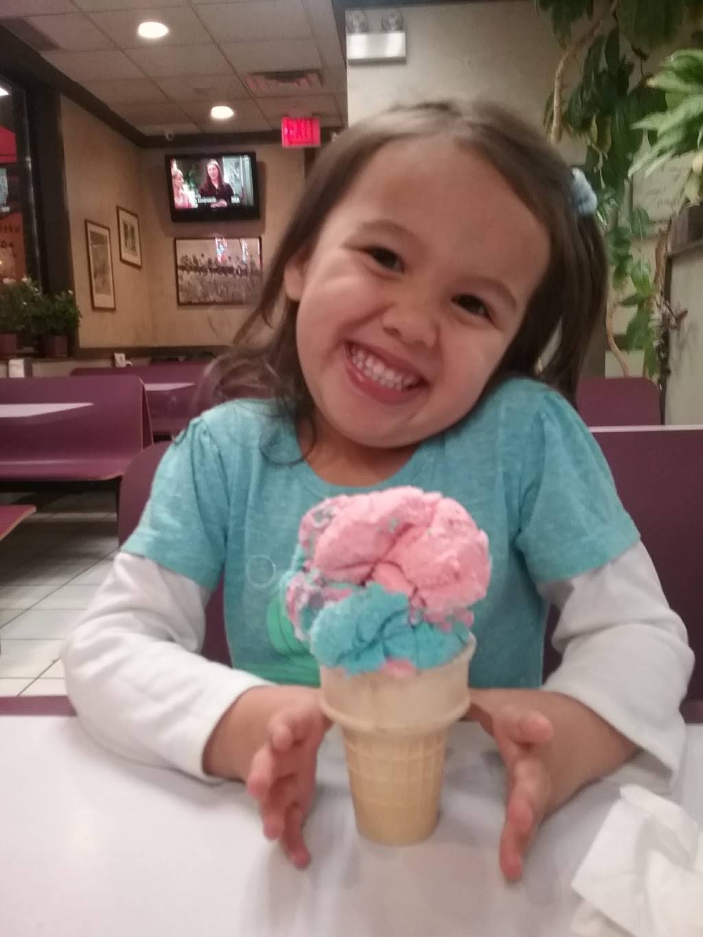 Broilers Flip | restaurant | 6009 W Montrose Ave, Chicago, IL 60634, USA | 7737363920 OR +1 773-736-3920